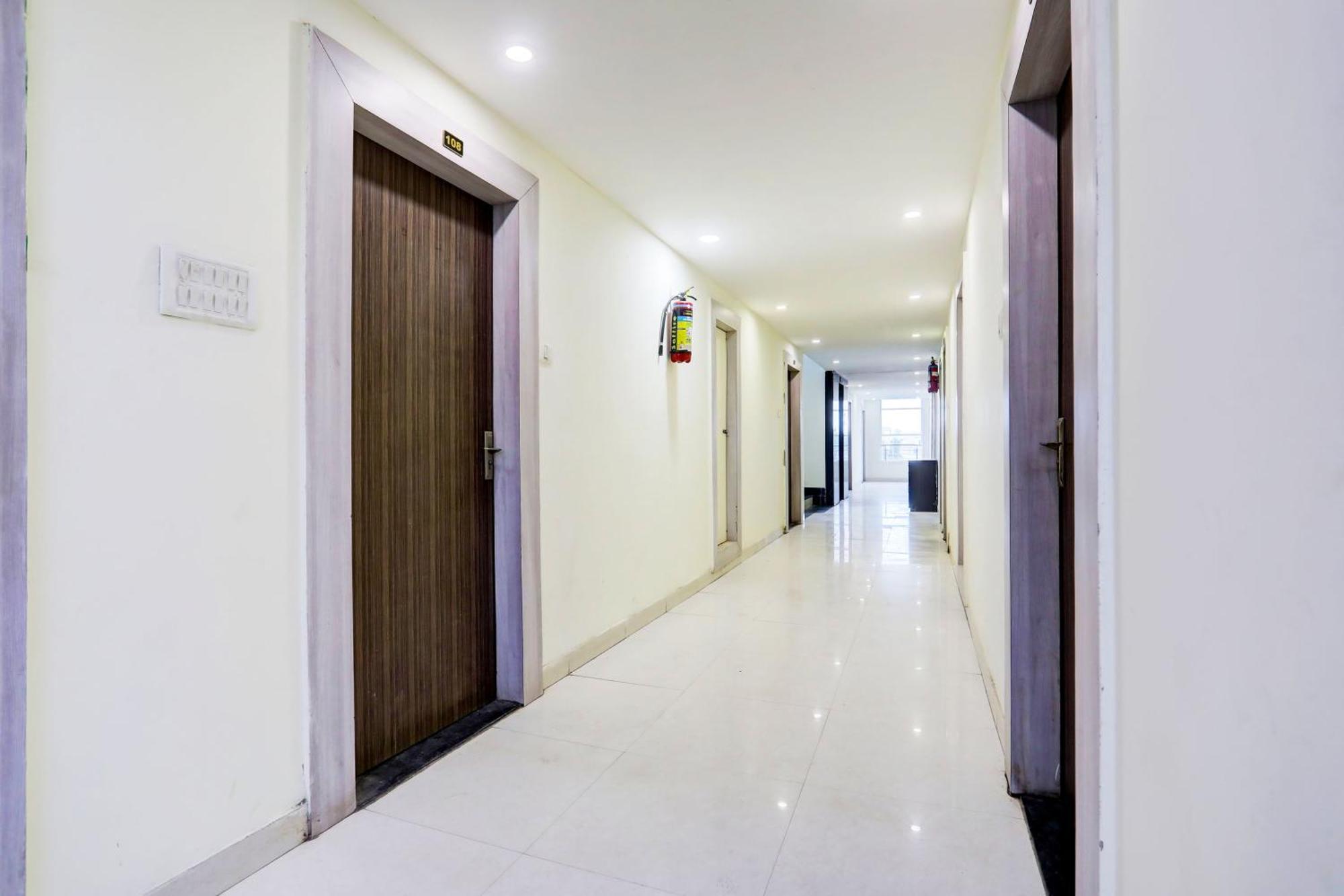 Super Townhouse Hoshangabad Road Near Aashima Mall Samarda Kaliasot Luaran gambar