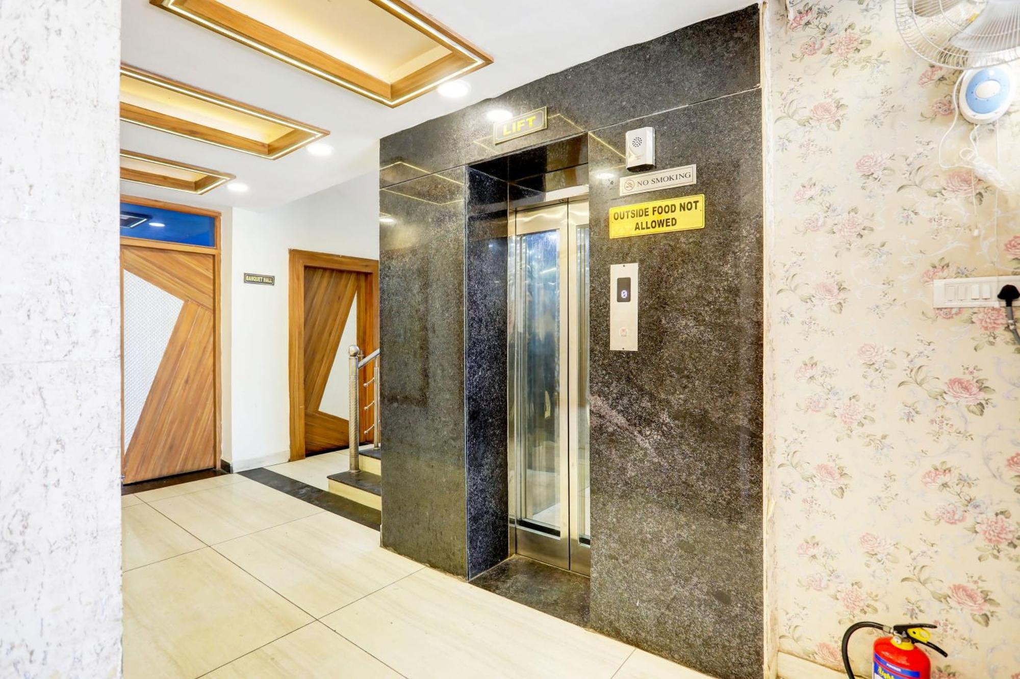 Super Townhouse Hoshangabad Road Near Aashima Mall Samarda Kaliasot Luaran gambar